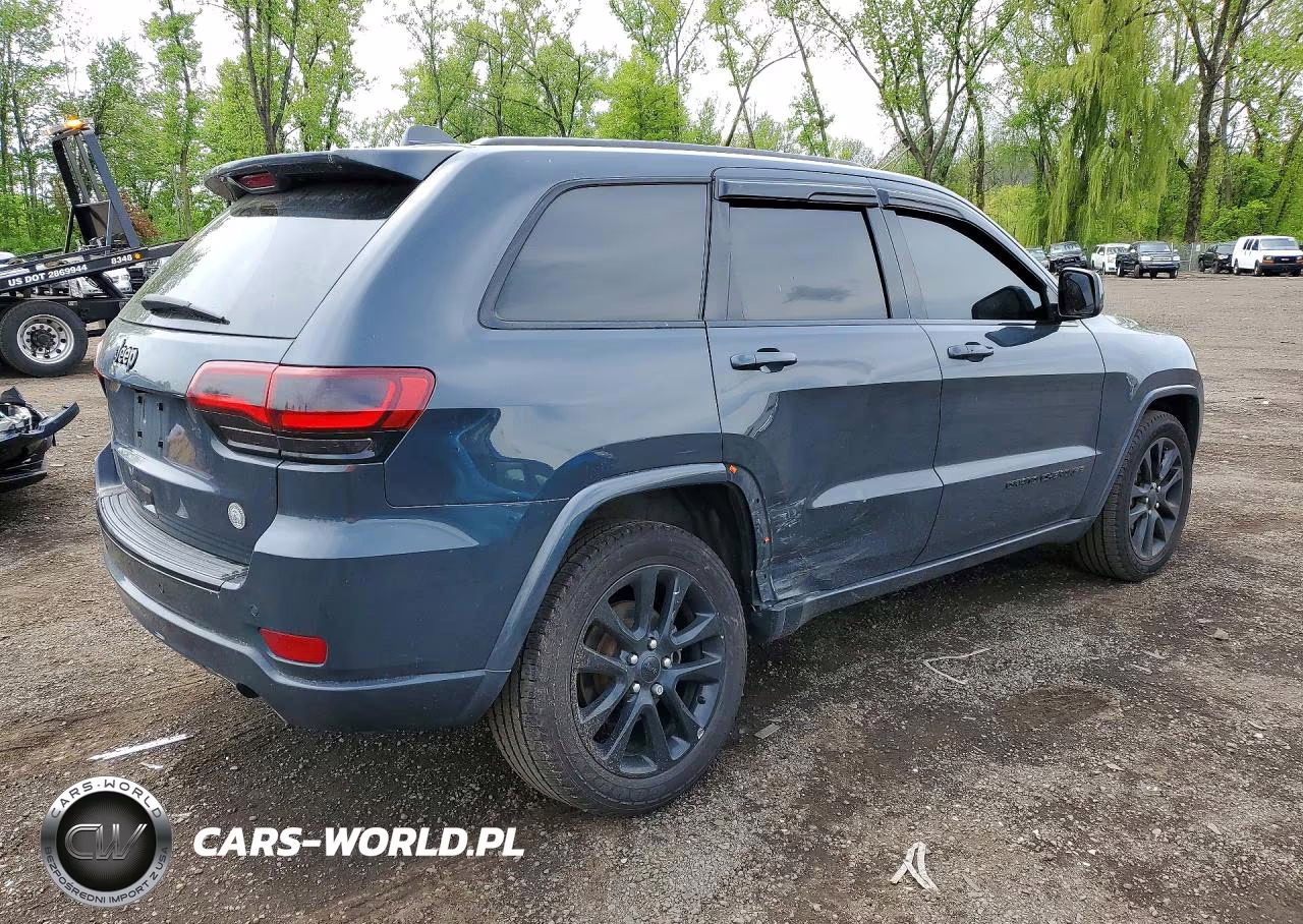 2017 Jeep Grand Cherokee Laredo VIN:1C4RJFAG8HC885982 - 3