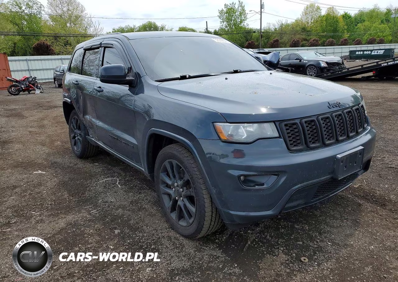 2017 Jeep Grand Cherokee Laredo VIN:1C4RJFAG8HC885982 - 4