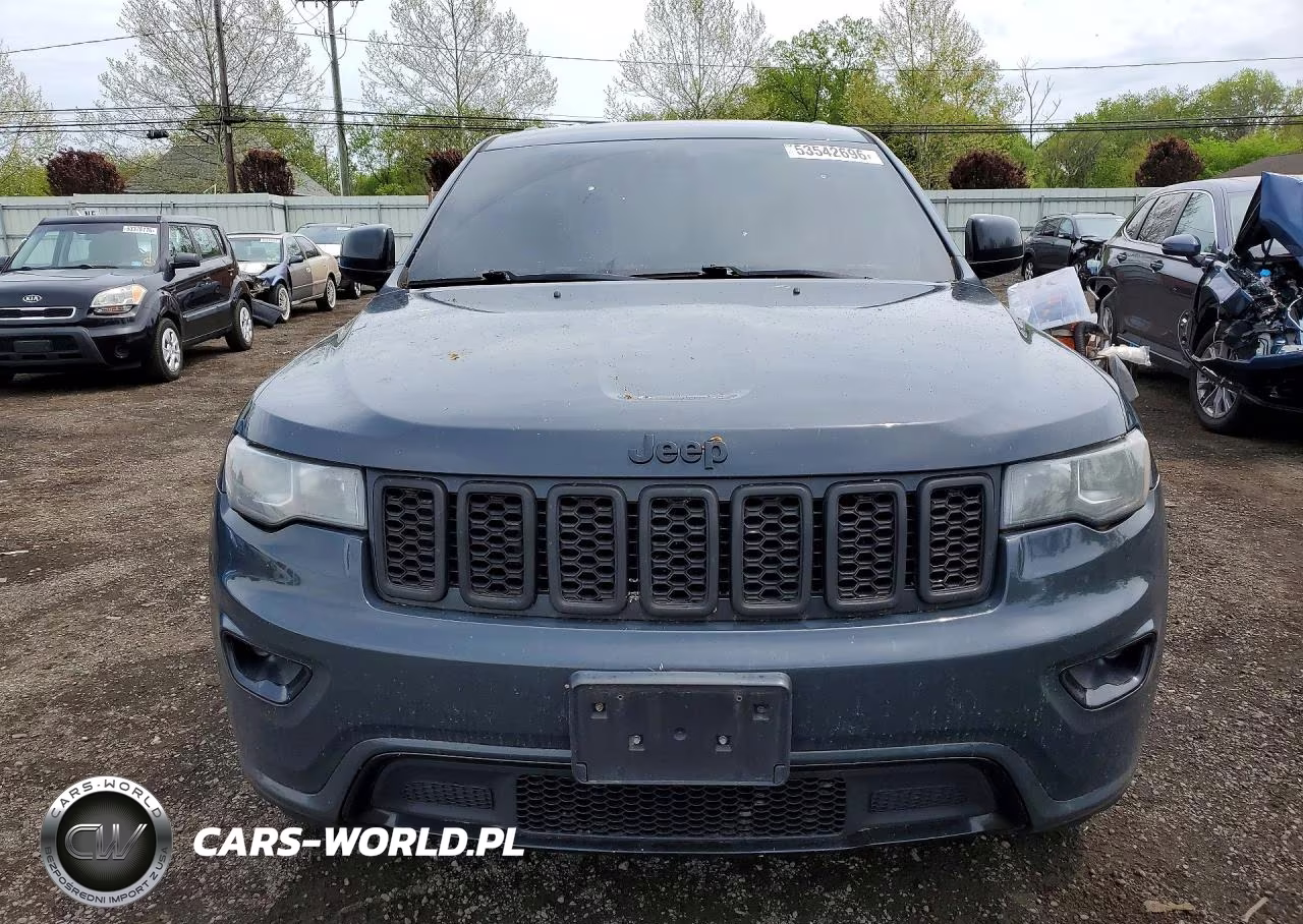 2017 Jeep Grand Cherokee Laredo VIN:1C4RJFAG8HC885982 - 5