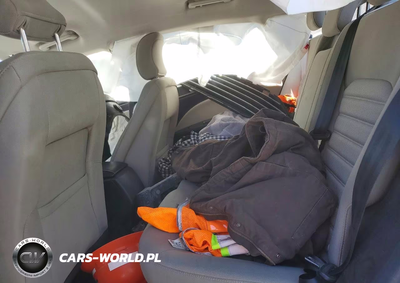 2019 Ford Fusion S VIN:3FA6P0G72KR102398 - 10