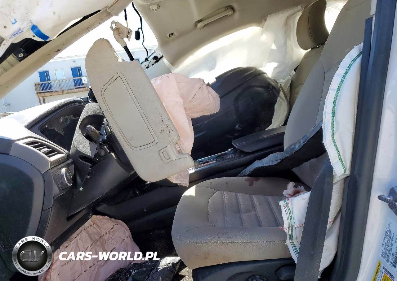 2019 Ford Fusion S VIN:3FA6P0G72KR102398 - 7