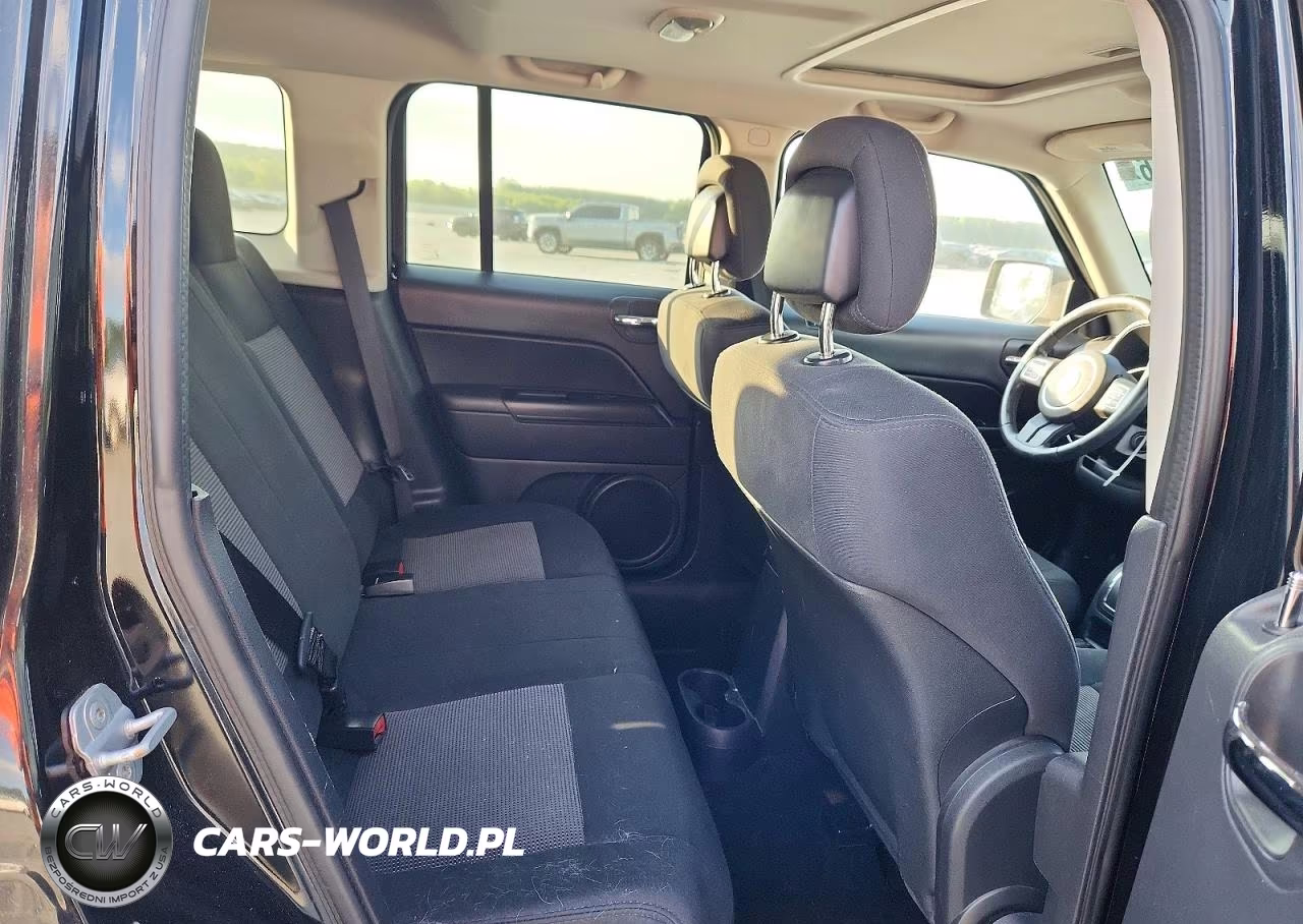 2012 Jeep Patriot Latitude VIN:1C4NJPFA6CD586597 - 10