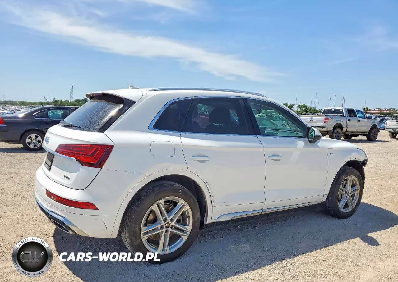 2022 Audi Q5 E Premium 55 VIN:WA1G2AFY4N2100359 - 3