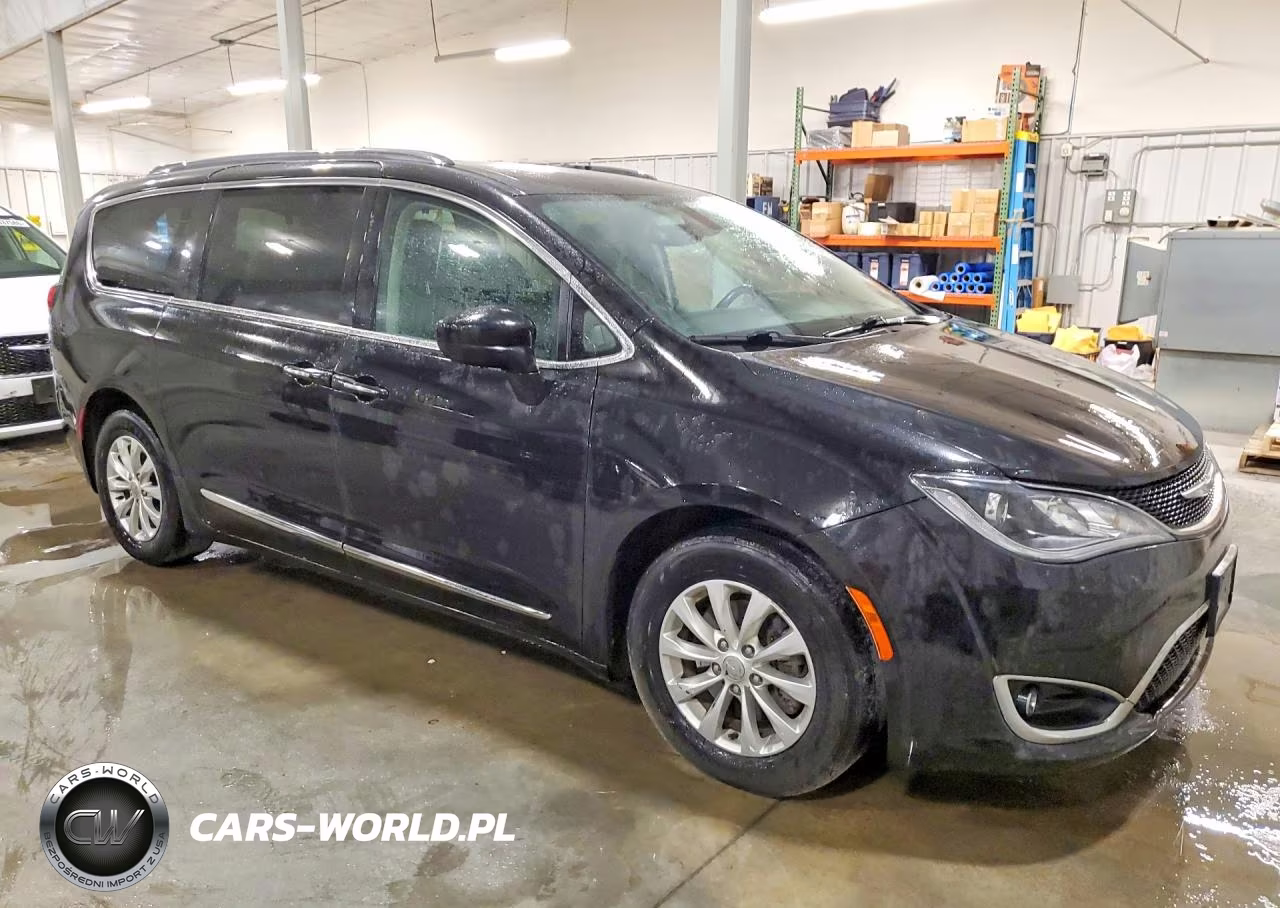 2018 Chrysler Pacifica Touring L VIN:2C4RC1BG2JR252693 - 4