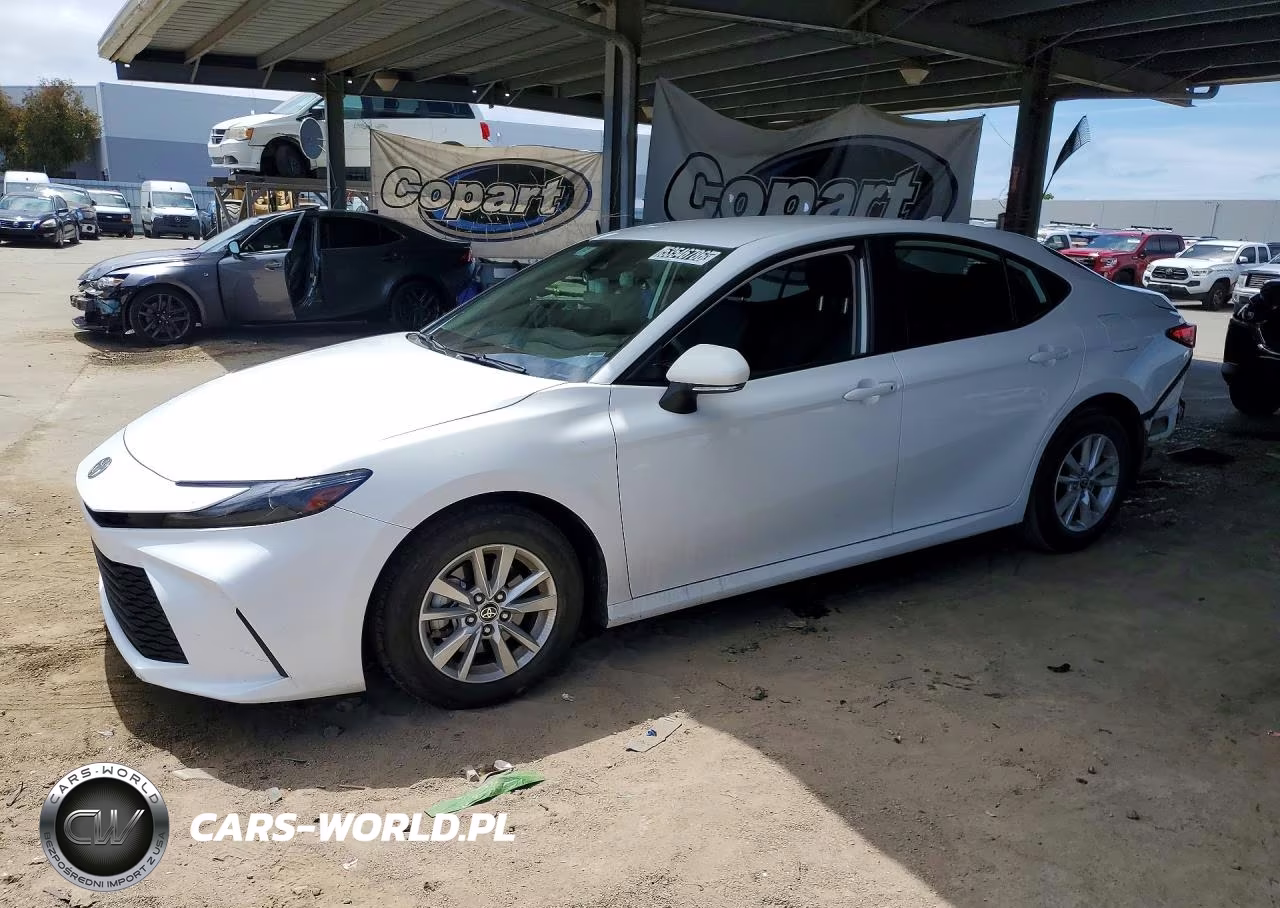 2025 Toyota Camry Le – zdjęcie 1 z 13