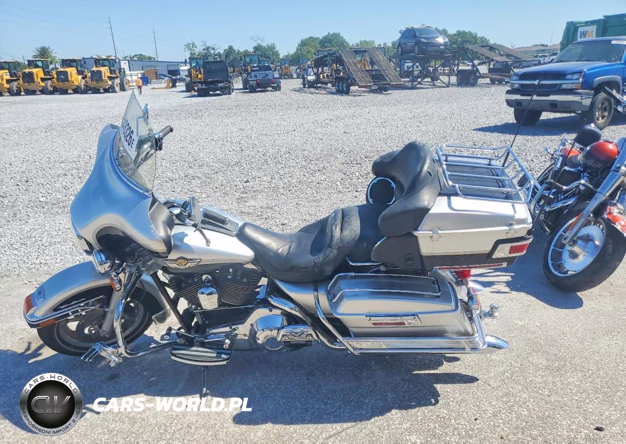 2003 Harley-Davidson Flhtcui Anniversary VIN:1HD1FCW483Y628343 - 3