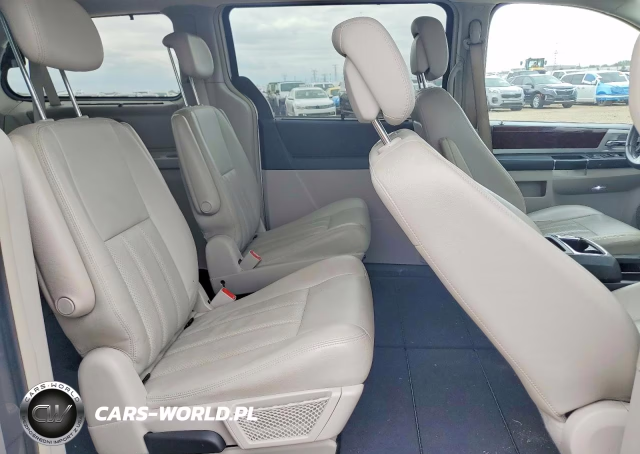 2010 Chrysler Town & Country Touring Plus VIN:2A4RR8D10AR449856 - 11