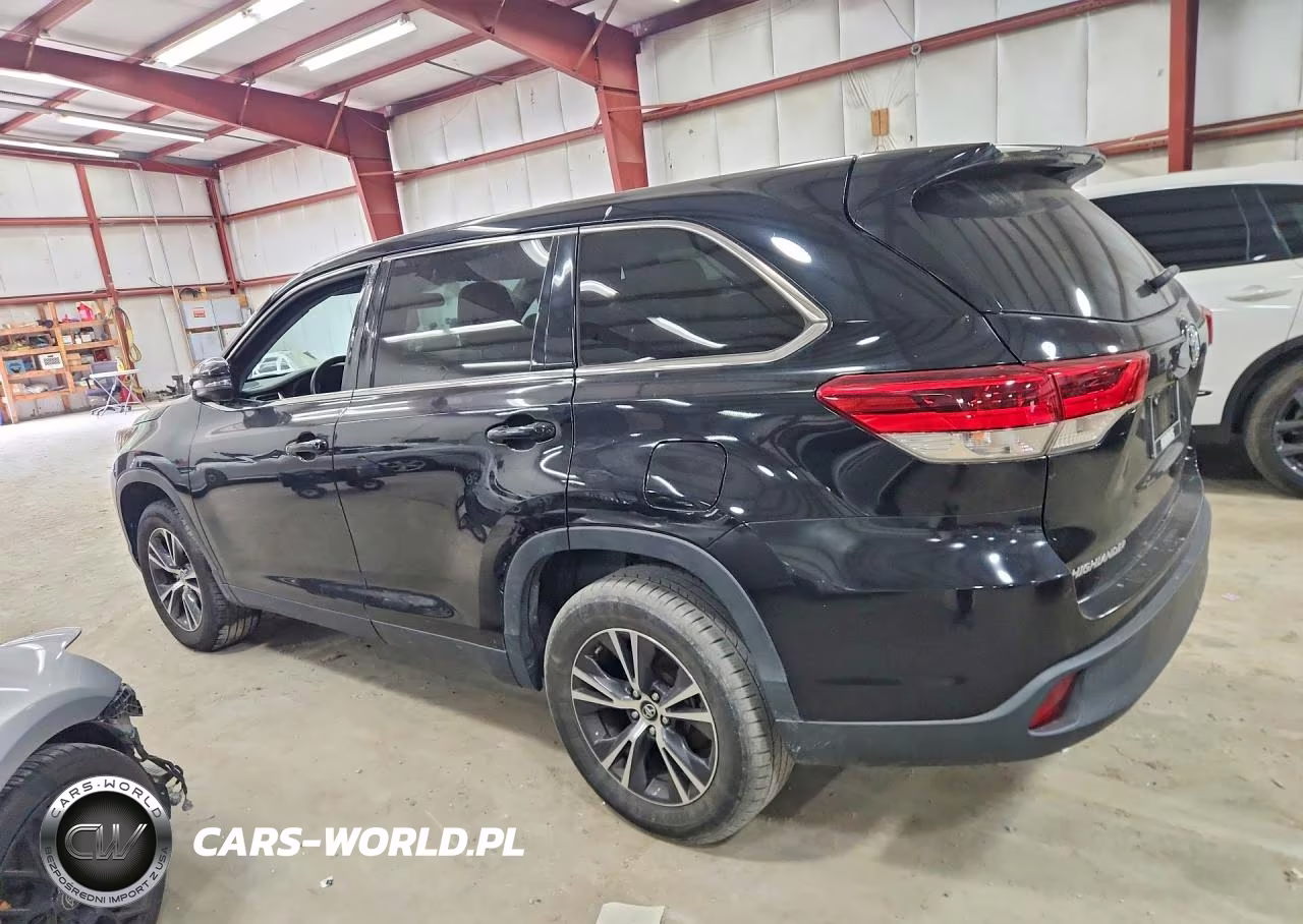 2019 Toyota Highlander Le VIN:5TDZARFH2KS043051 - 2