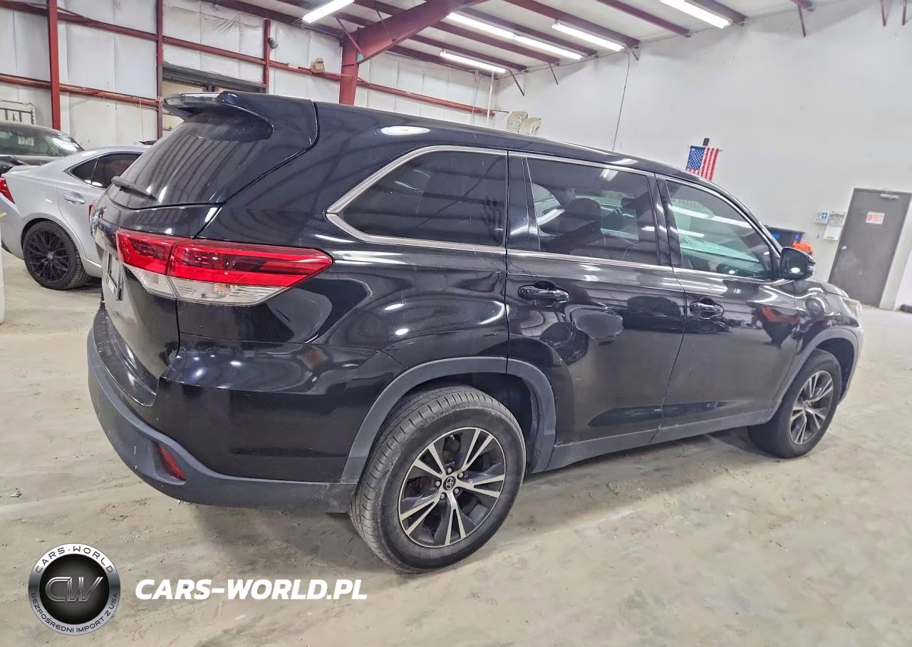 2019 Toyota Highlander Le VIN:5TDZARFH2KS043051 - 3