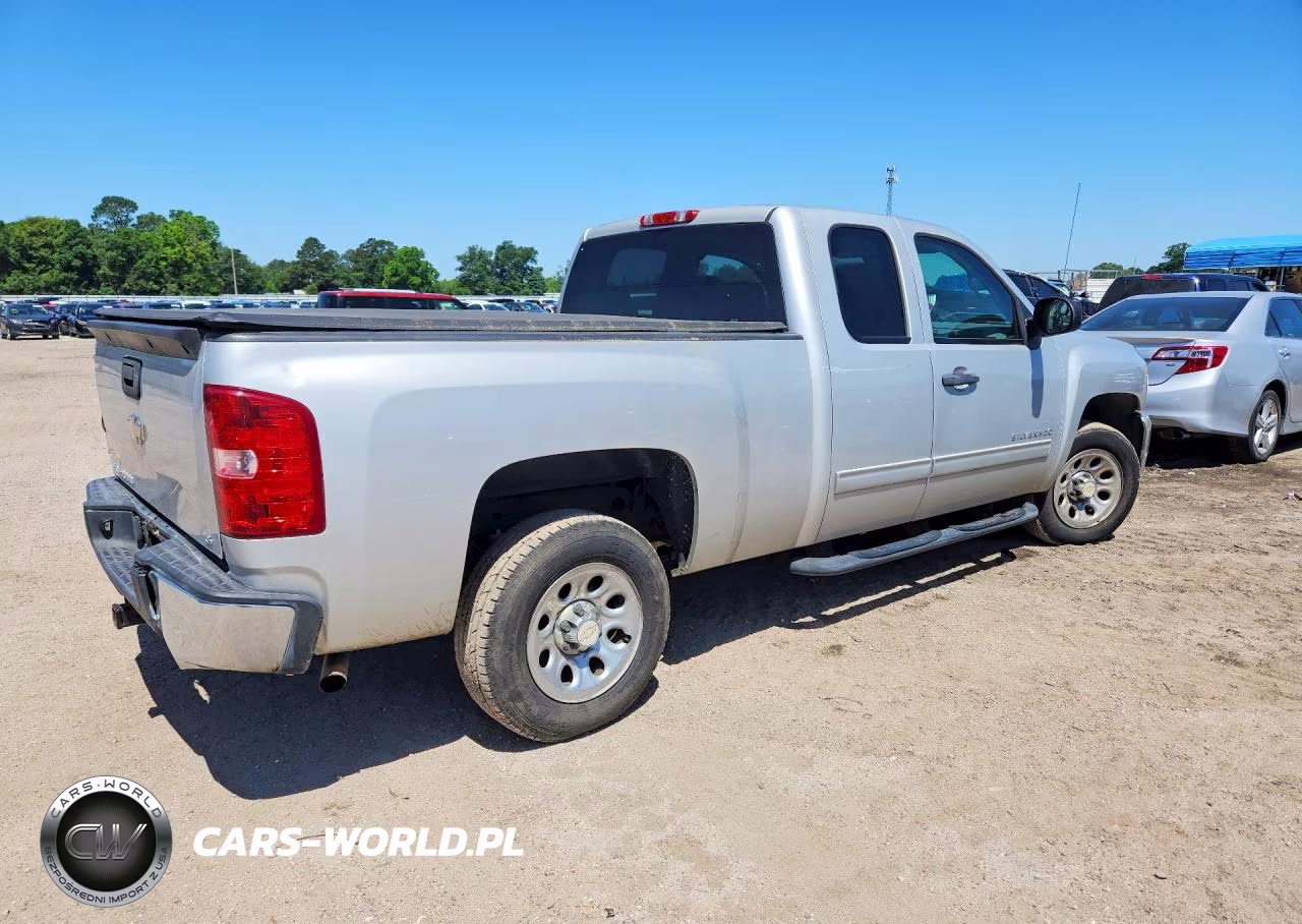 2011 Chevrolet Silverado C1500 Ls VIN:1GCRCREA1BZ423477 - 3