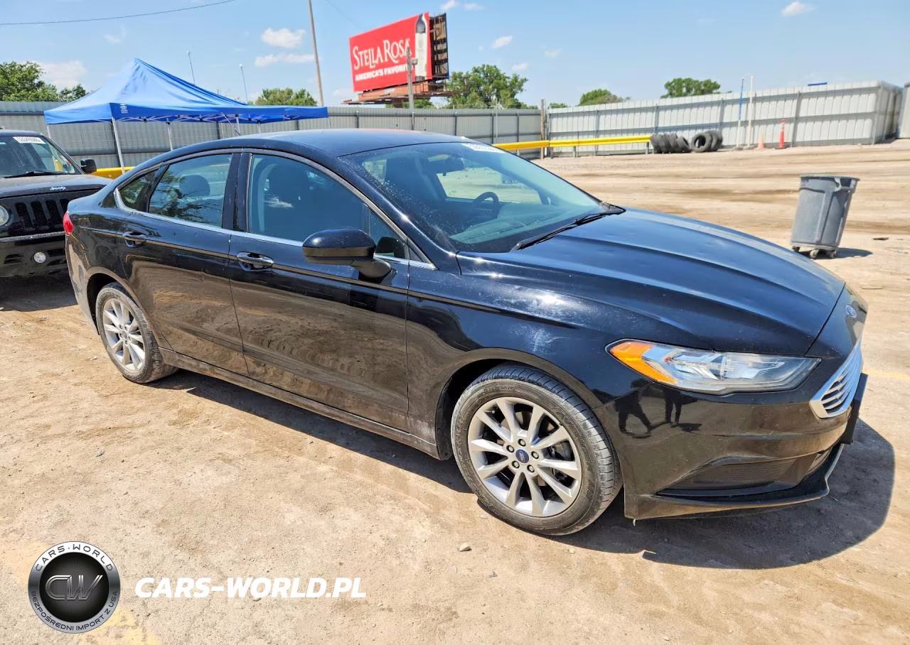 2017 Ford Fusion Se VIN:3FA6P0H70HR380417 - 4