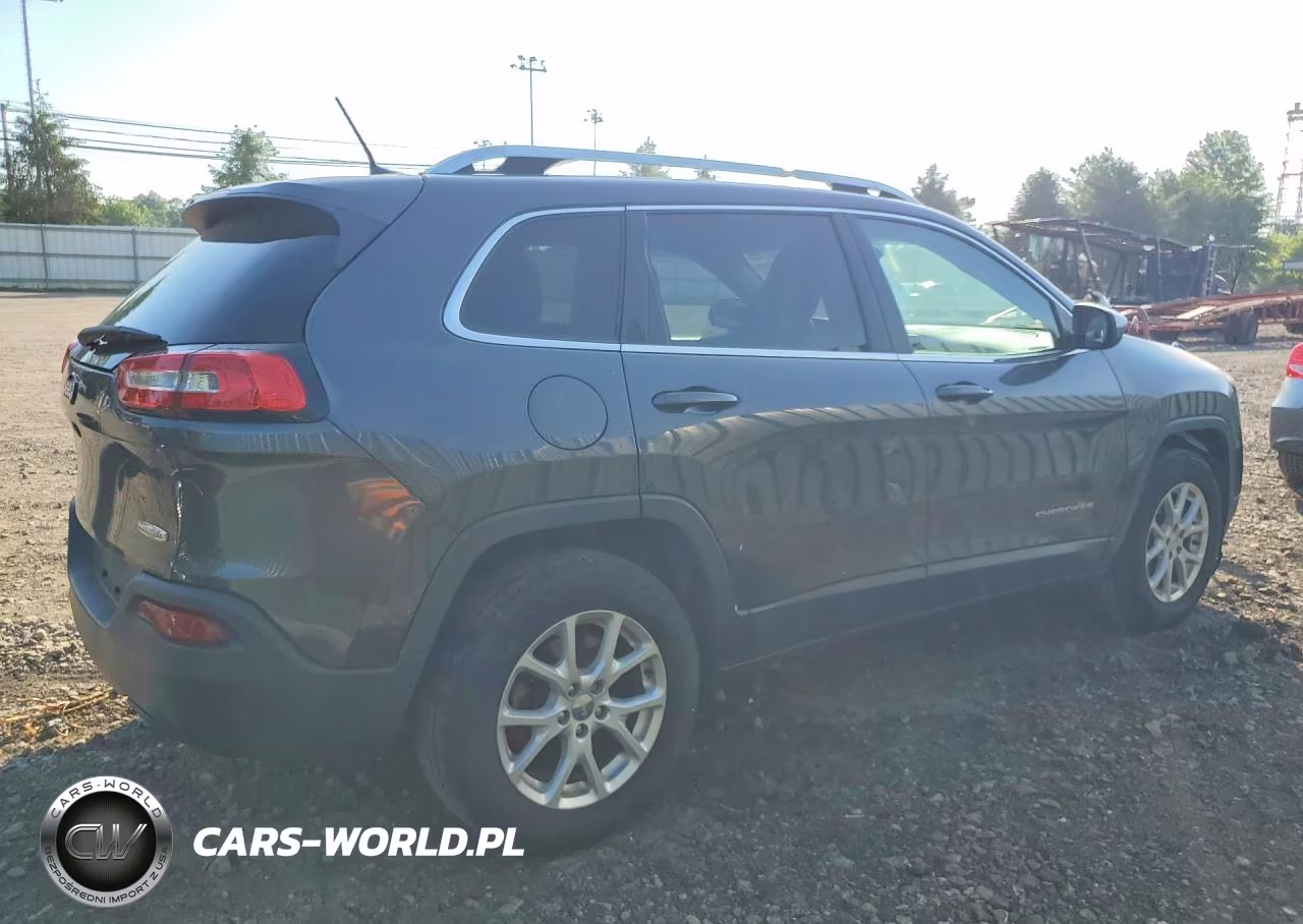 2017 Jeep Cherokee Latitude VIN:1C4PJMCBXHW599580 - 3