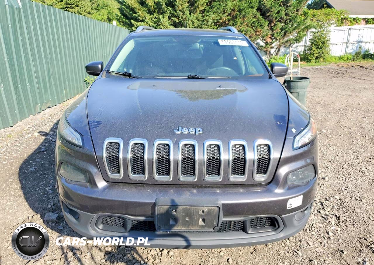 2017 Jeep Cherokee Latitude VIN:1C4PJMCBXHW599580 - 5