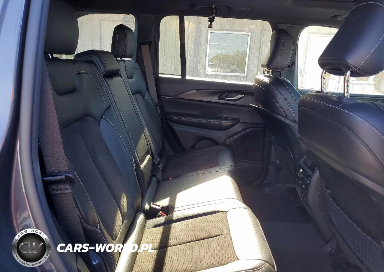 2023 Jeep Grand Cherokee Laredo VIN:1C4RJGAG0P8891332 - 11
