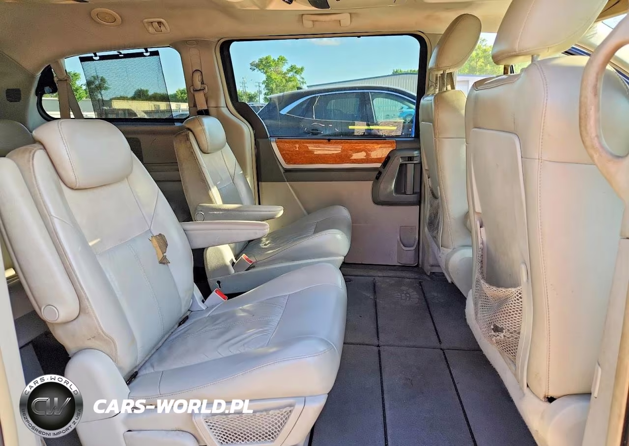 2010 Chrysler Town & Country Limited VIN:2A4RR6DX0AR133852 - 11