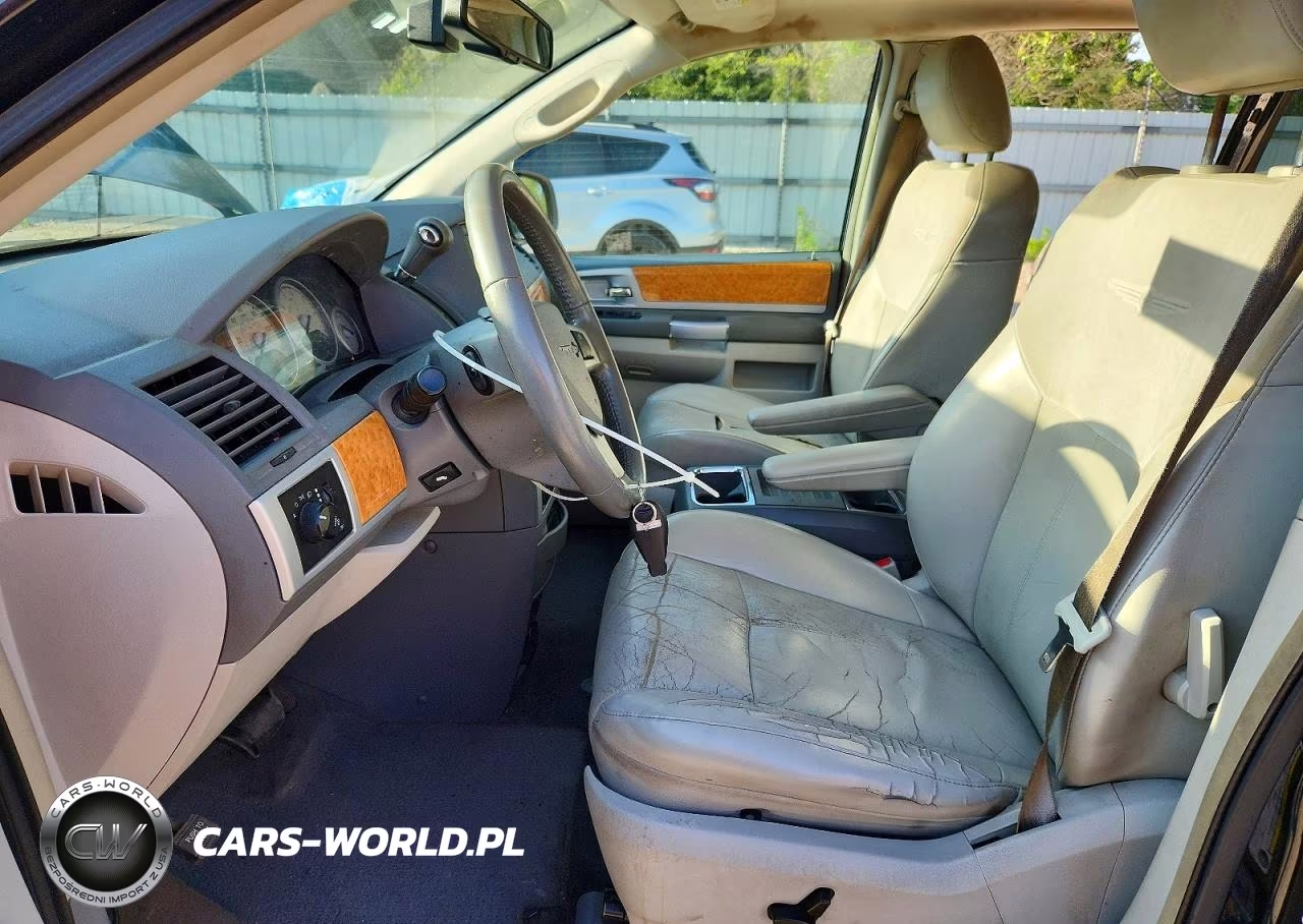 2010 Chrysler Town & Country Limited VIN:2A4RR6DX0AR133852 - 7