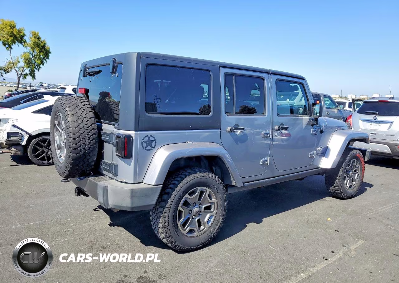 2013 Jeep Wrangler Unlimited Sport VIN:1C4HJWDG7DL598702 - 3