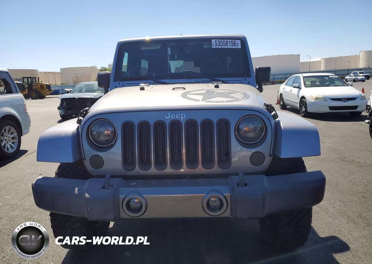 2013 Jeep Wrangler Unlimited Sport VIN:1C4HJWDG7DL598702 - 5