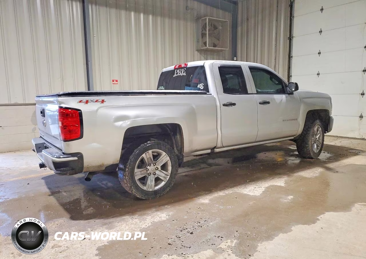 2017 Chevrolet Silverado K1500 Custom VIN:1GCVKPEH3HZ359082 - 3