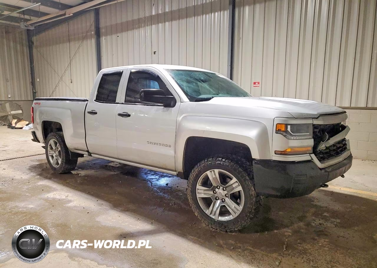 2017 Chevrolet Silverado K1500 Custom VIN:1GCVKPEH3HZ359082 - 4