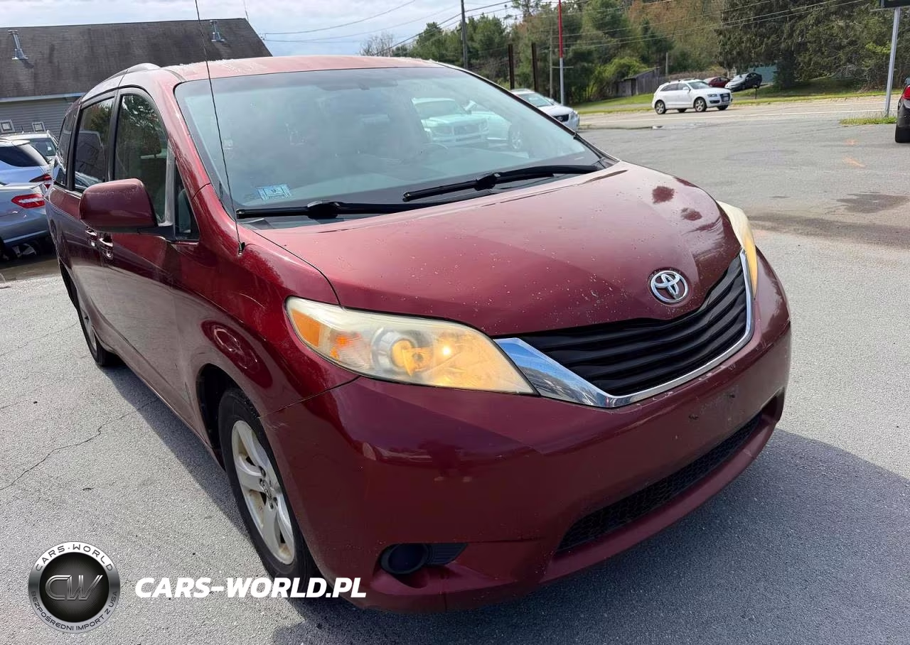 2011 Toyota Sienna Le