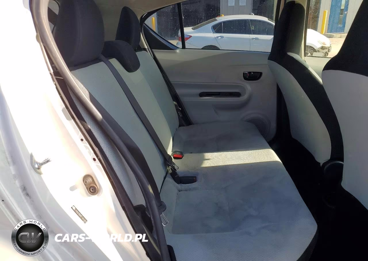 2014 Toyota Prius C One VIN:JTDKDTB39E1067865 - 10