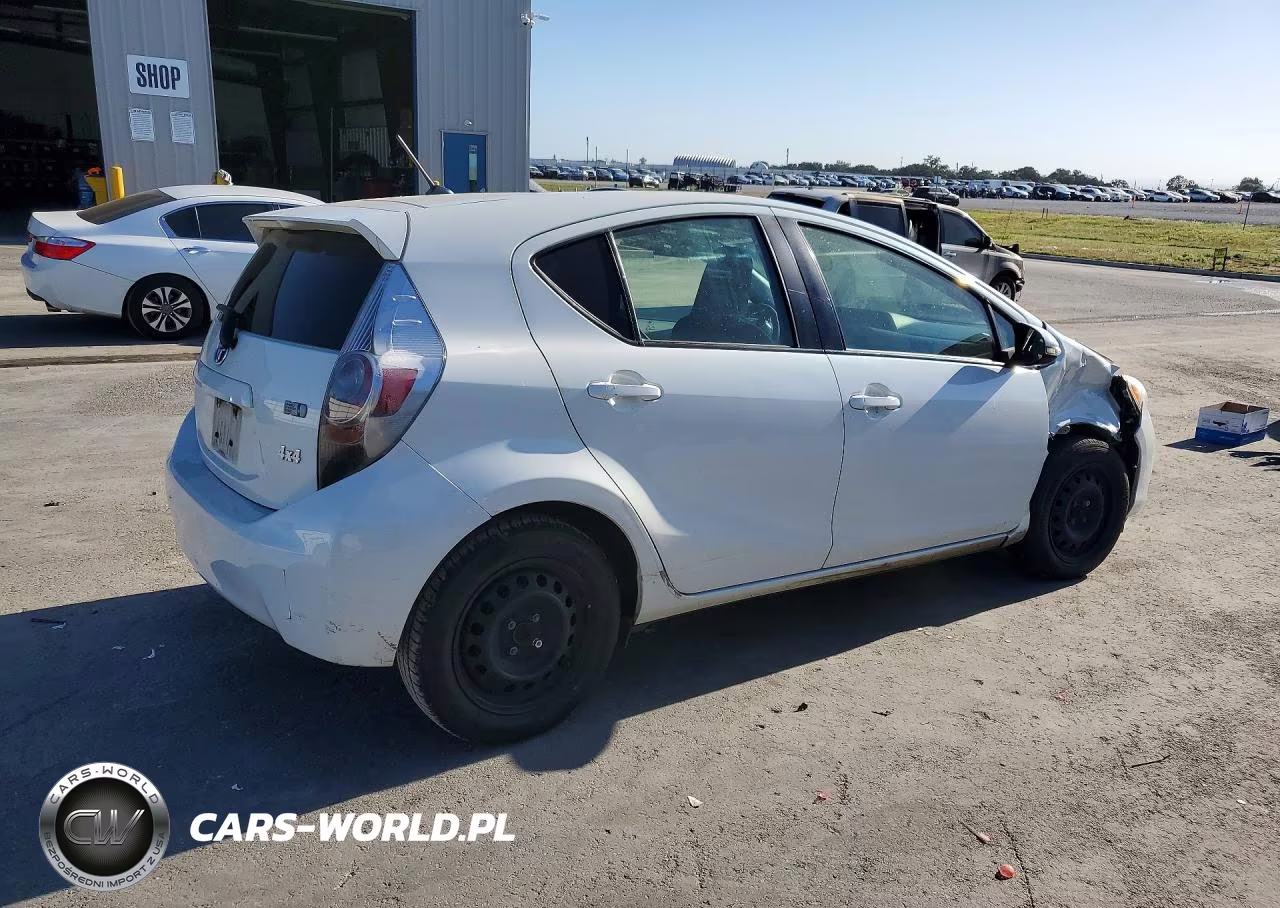 2014 Toyota Prius C One VIN:JTDKDTB39E1067865 - 3