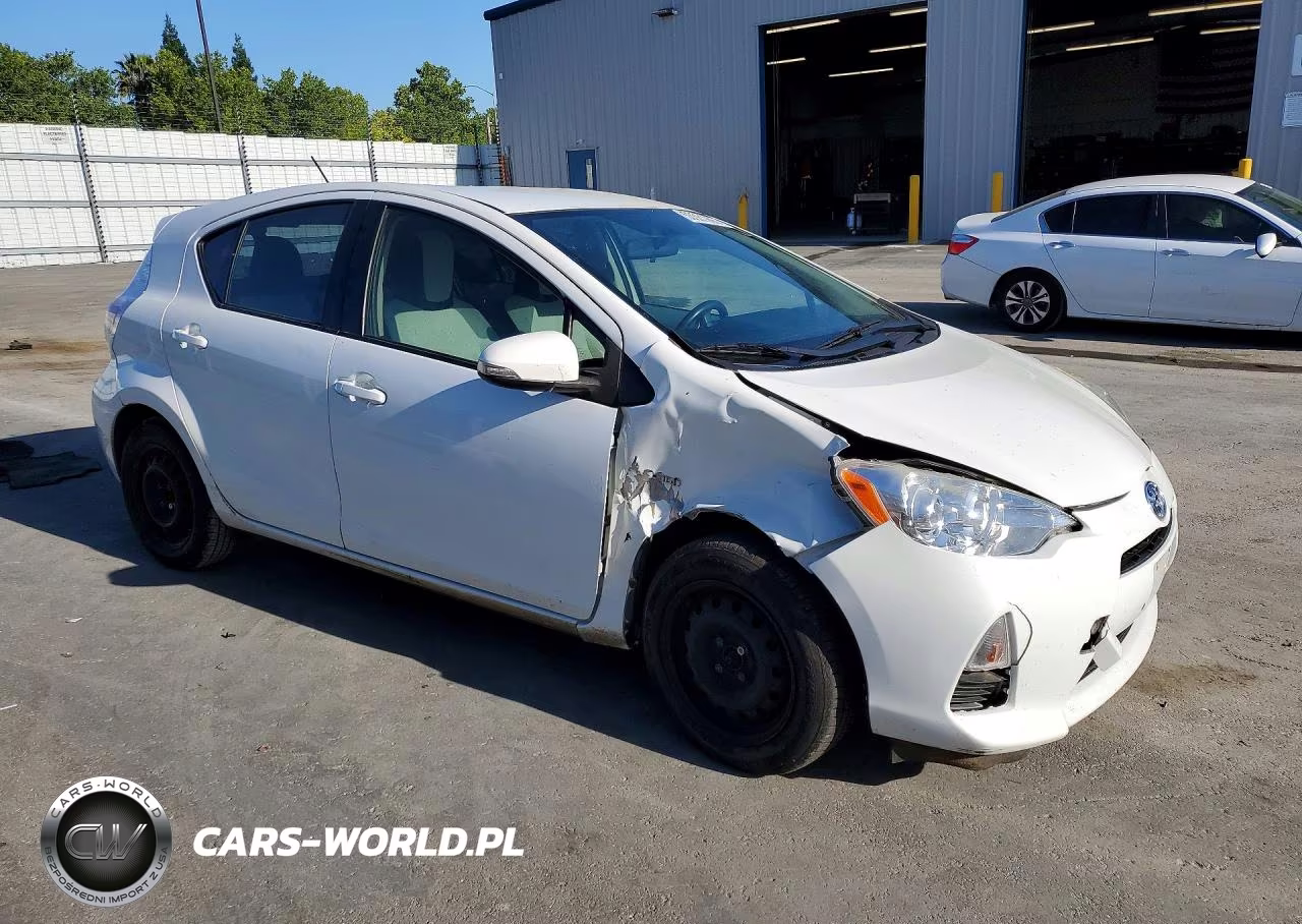 2014 Toyota Prius C One VIN:JTDKDTB39E1067865 - 4