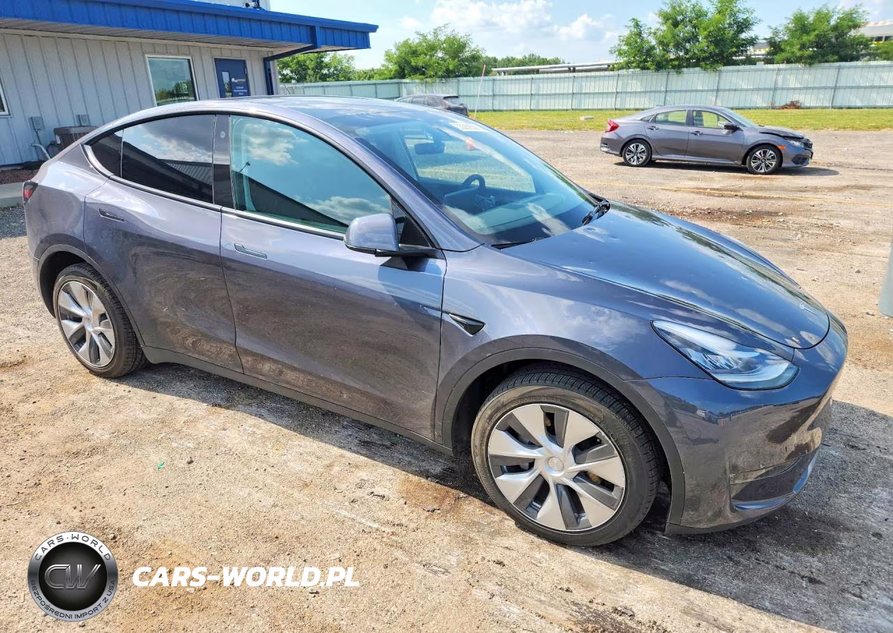 2023 Tesla Model Y VIN:7SAYGDEE8PF614092 - 4