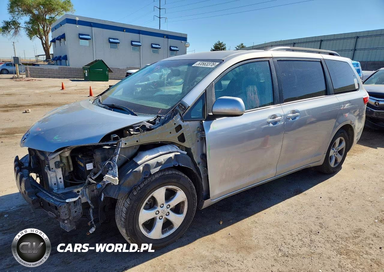 2015 Toyota Sienna Le – zdjęcie 1 z 13
