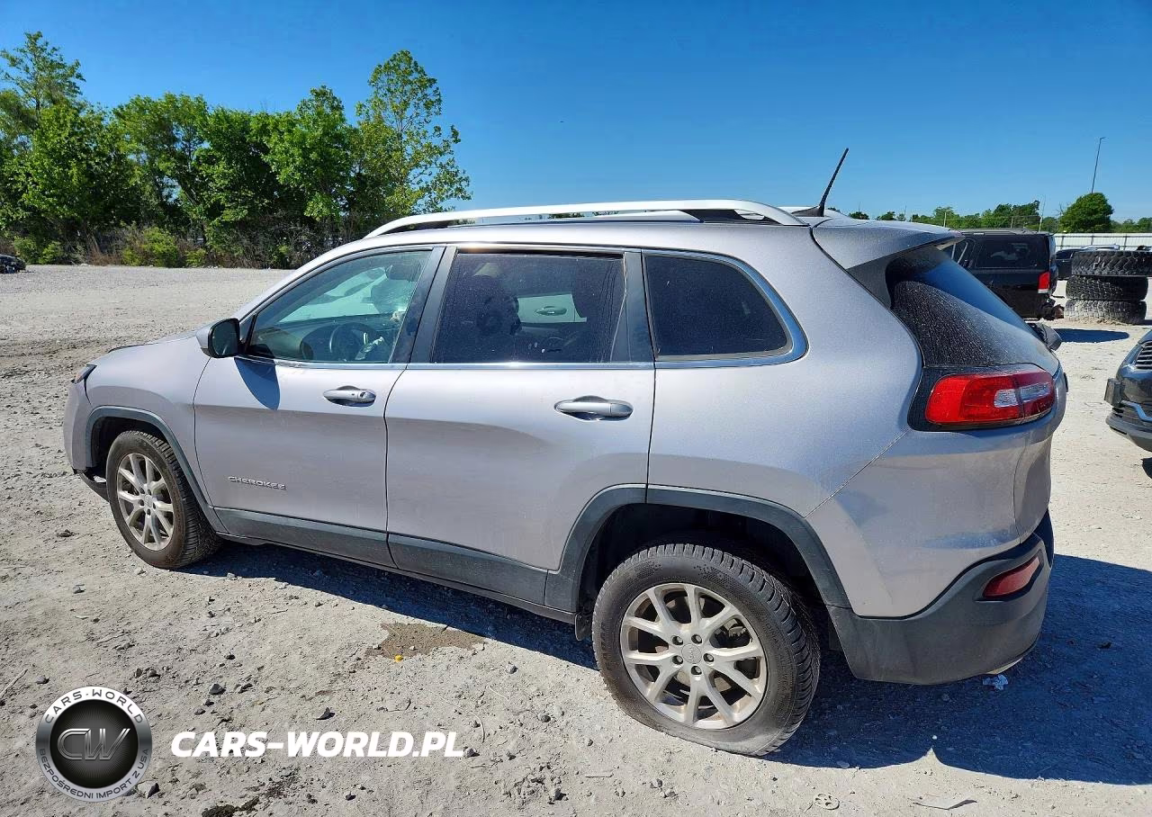 2018 Jeep Cherokee Latitude Plus VIN:1C4PJLLXXJD524577 - 2