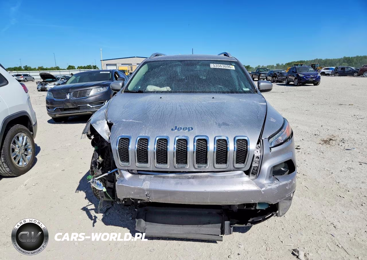 2018 Jeep Cherokee Latitude Plus VIN:1C4PJLLXXJD524577 - 5