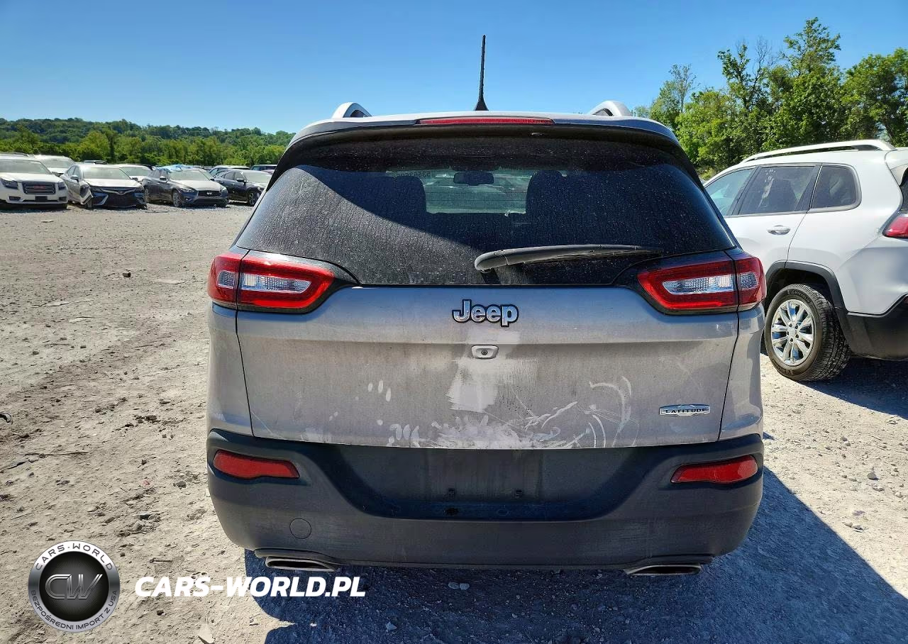 2018 Jeep Cherokee Latitude Plus VIN:1C4PJLLXXJD524577 - 6