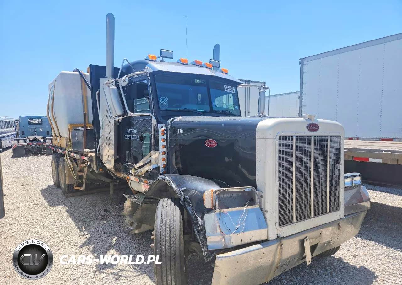 2006 Peterbilt 379 Flatbed Truck