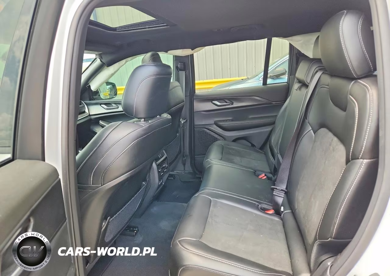 2025 Jeep Grand Cherokee Laredo VIN:1C4RJGAG7SC334519 - 11