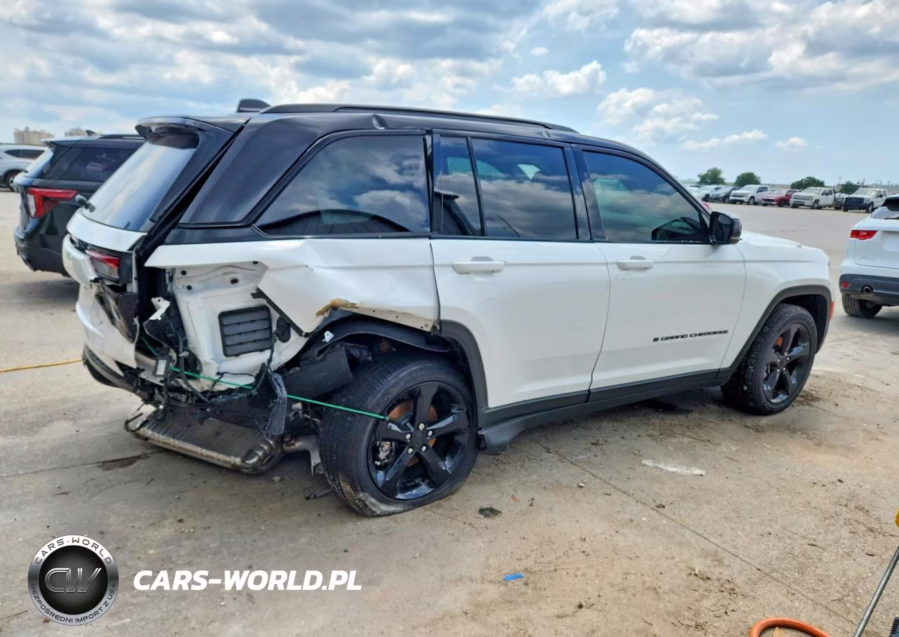 2025 Jeep Grand Cherokee Laredo VIN:1C4RJGAG7SC334519 - 3