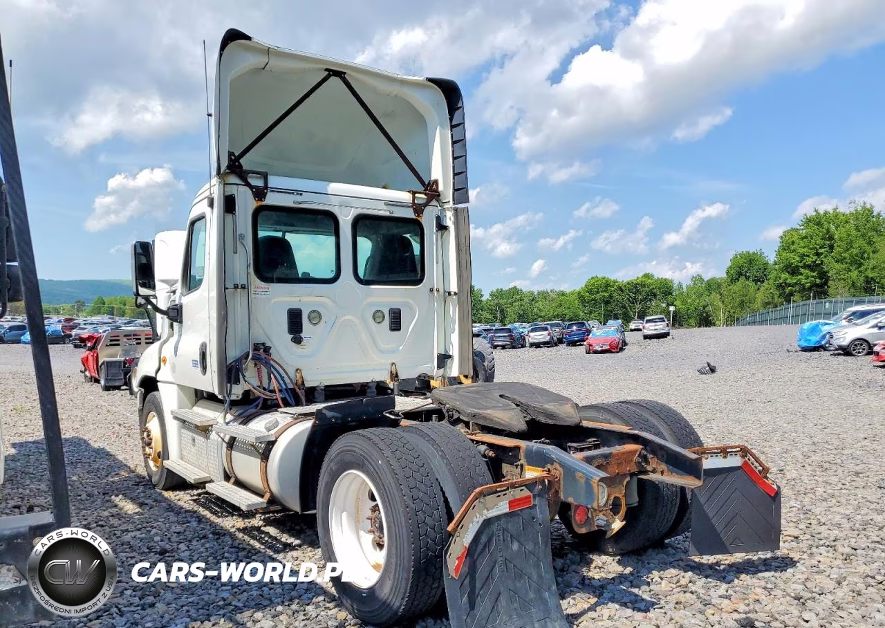 2016 Freightliner Cascadia 125 Semi Truck VIN:1FUBGDDV3GLHF7346 - 3