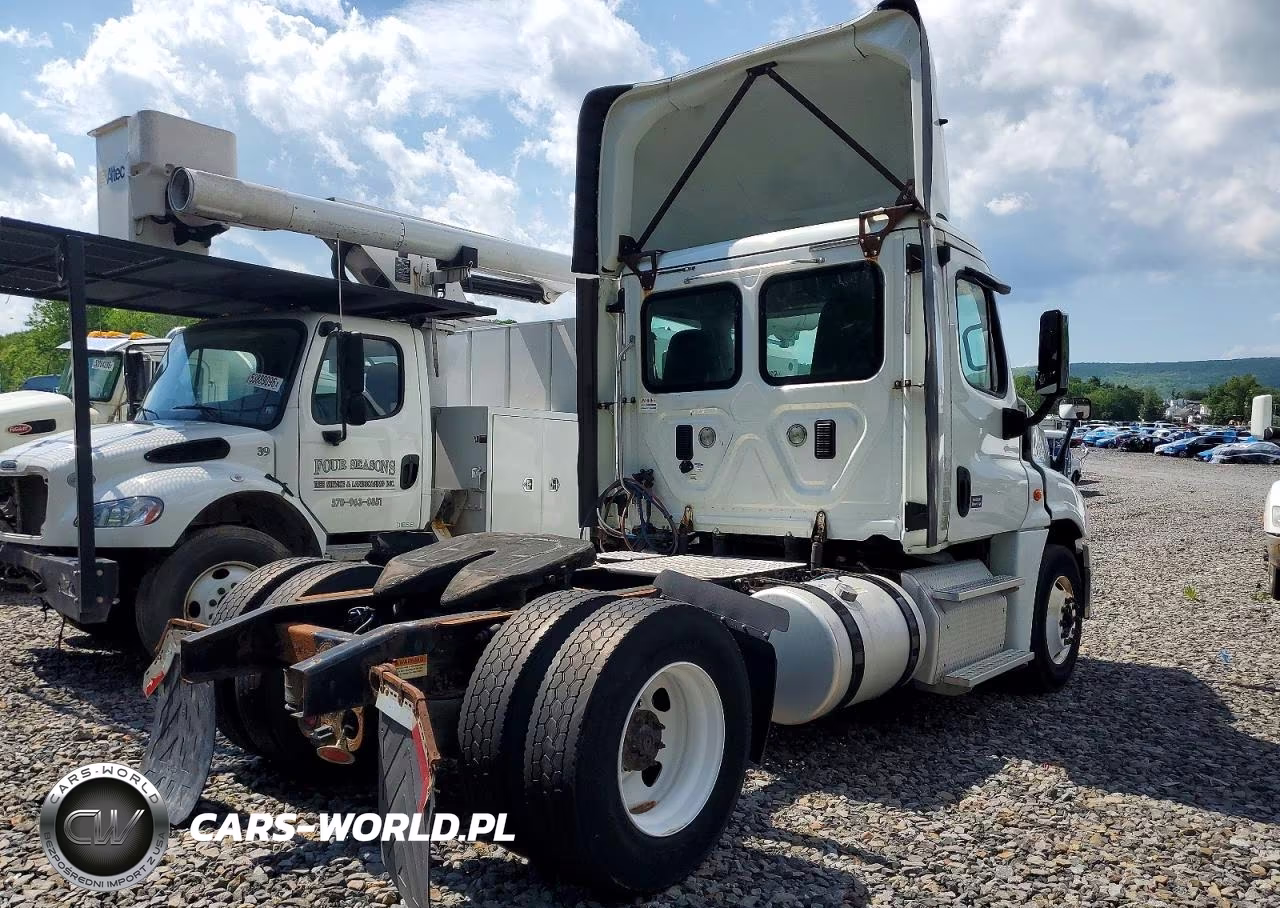 2016 Freightliner Cascadia 125 Semi Truck VIN:1FUBGDDV3GLHF7346 - 4