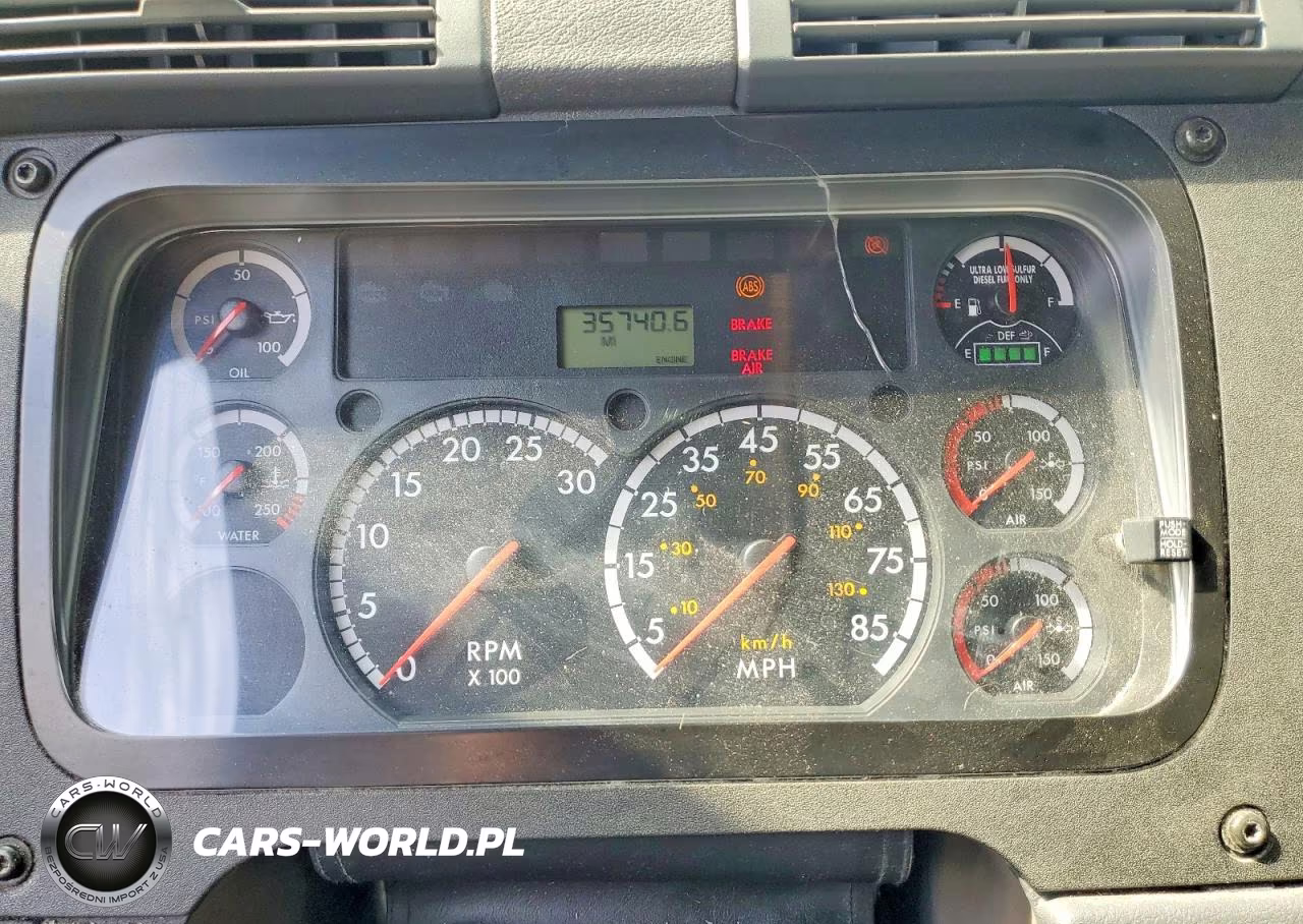 2016 Freightliner Cascadia 125 Semi Truck VIN:1FUBGDDV3GLHF7346 - 8