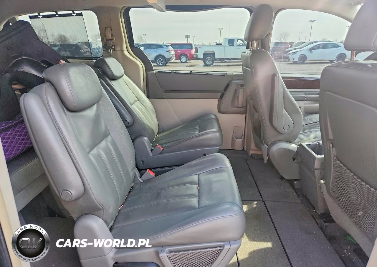 2010 Chrysler Town & Country Touring VIN:2A4RR5DX7AR240438 - 10