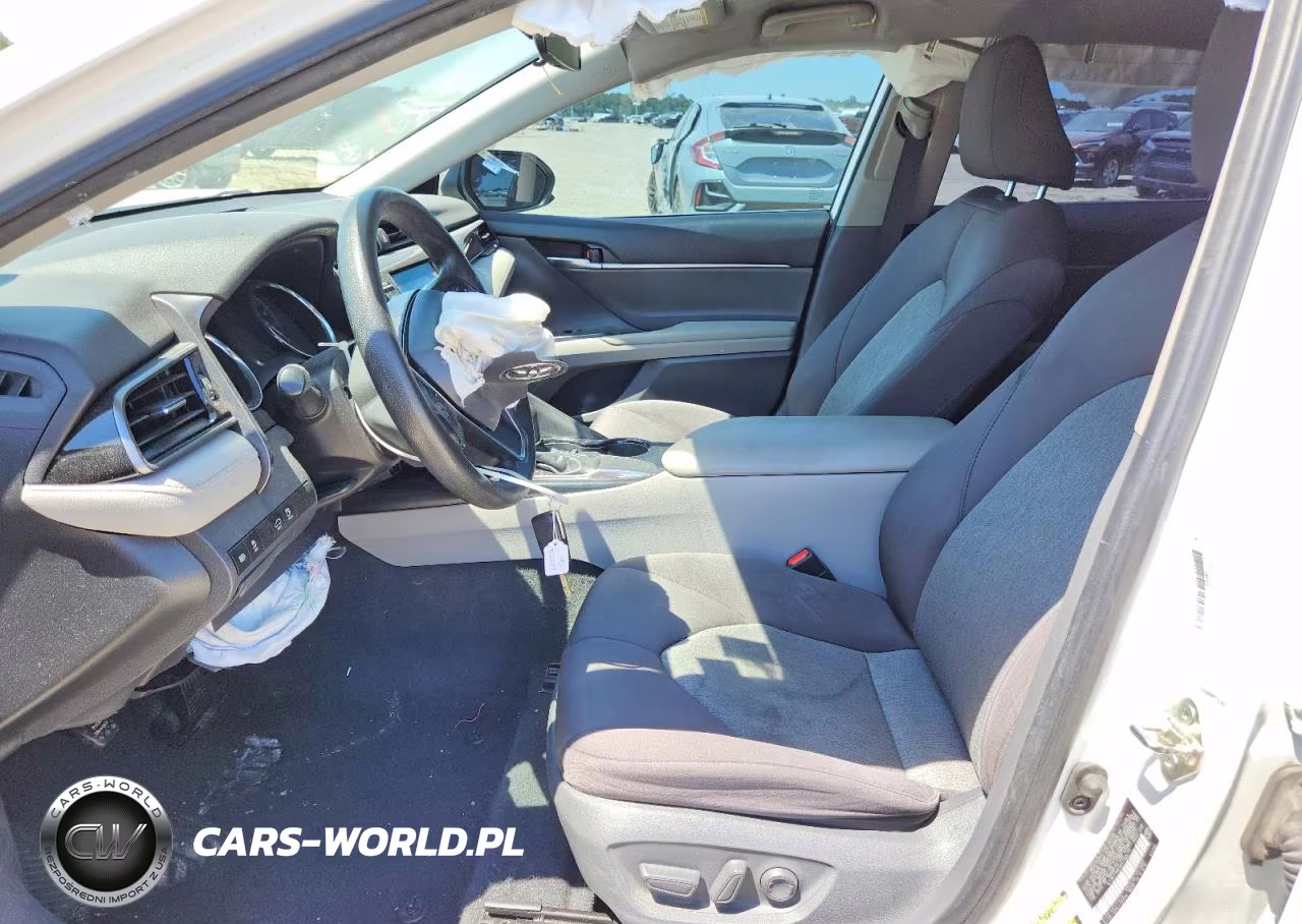 2019 Toyota Camry Le VIN:4T1B11HKXKU792411 - 7