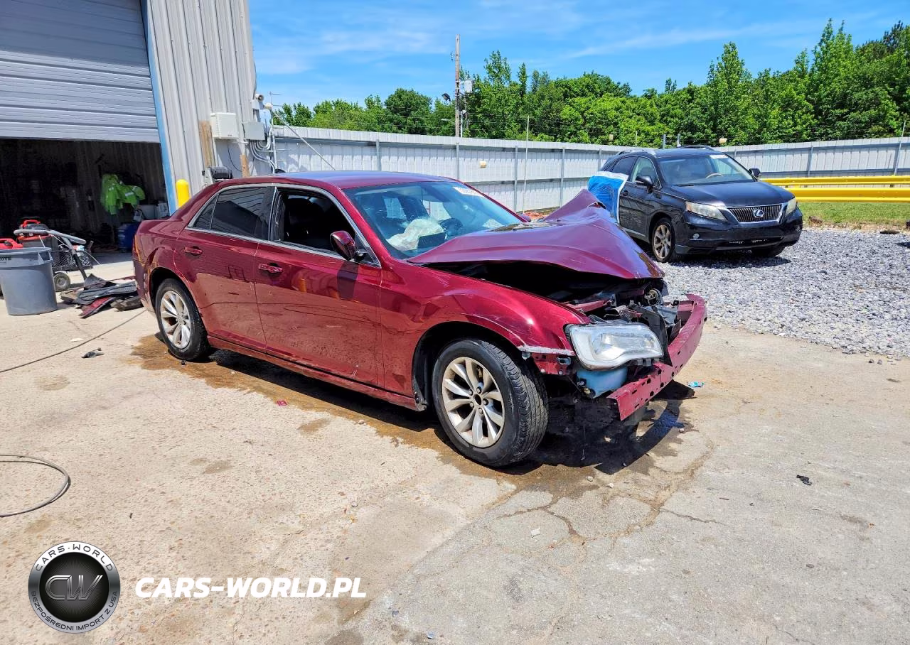 2015 Chrysler 300 Limited VIN:2C3CCAAGXFH830516 - 4