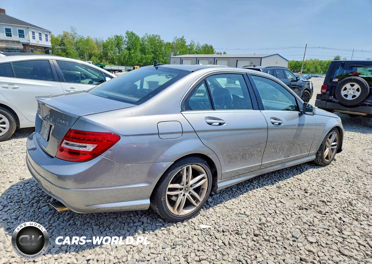 2012 Mercedes-Benz C 300 4Matic VIN:WDDGF8BB8CR206893 - 3
