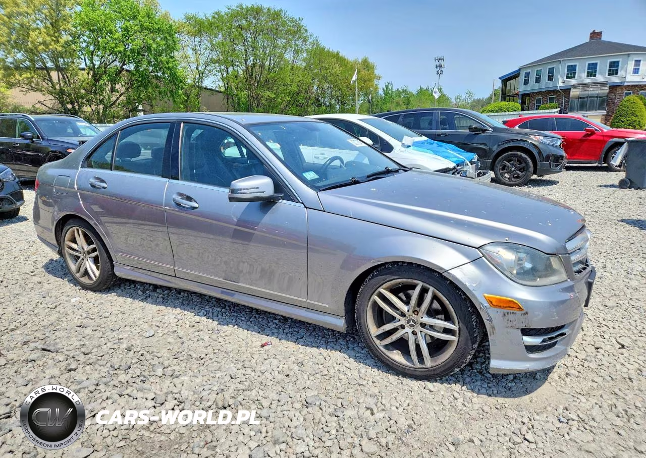 2012 Mercedes-Benz C 300 4Matic VIN:WDDGF8BB8CR206893 - 4