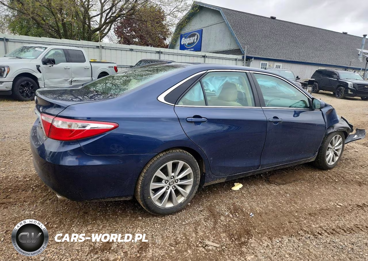 2015 Toyota Camry Xle V6 VIN:4T1BK1FK2FU564943 - 3