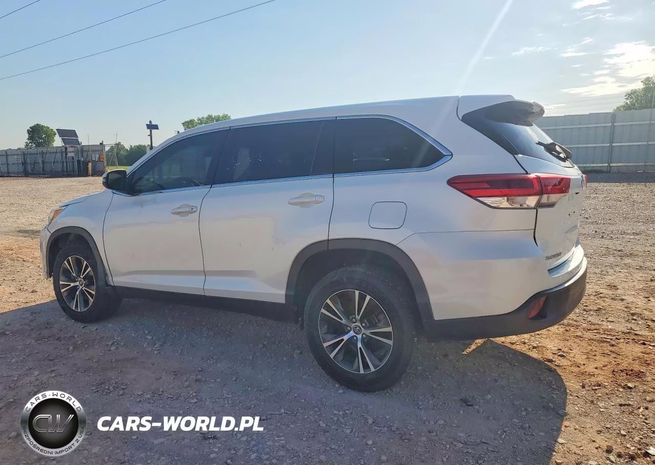 2019 Toyota Highlander Le VIN:5TDZARFH9KS043130 - 2