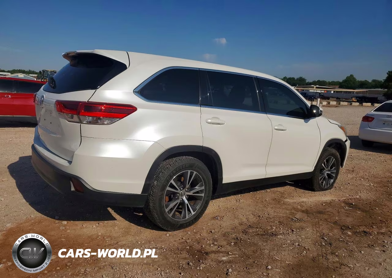 2019 Toyota Highlander Le VIN:5TDZARFH9KS043130 - 3