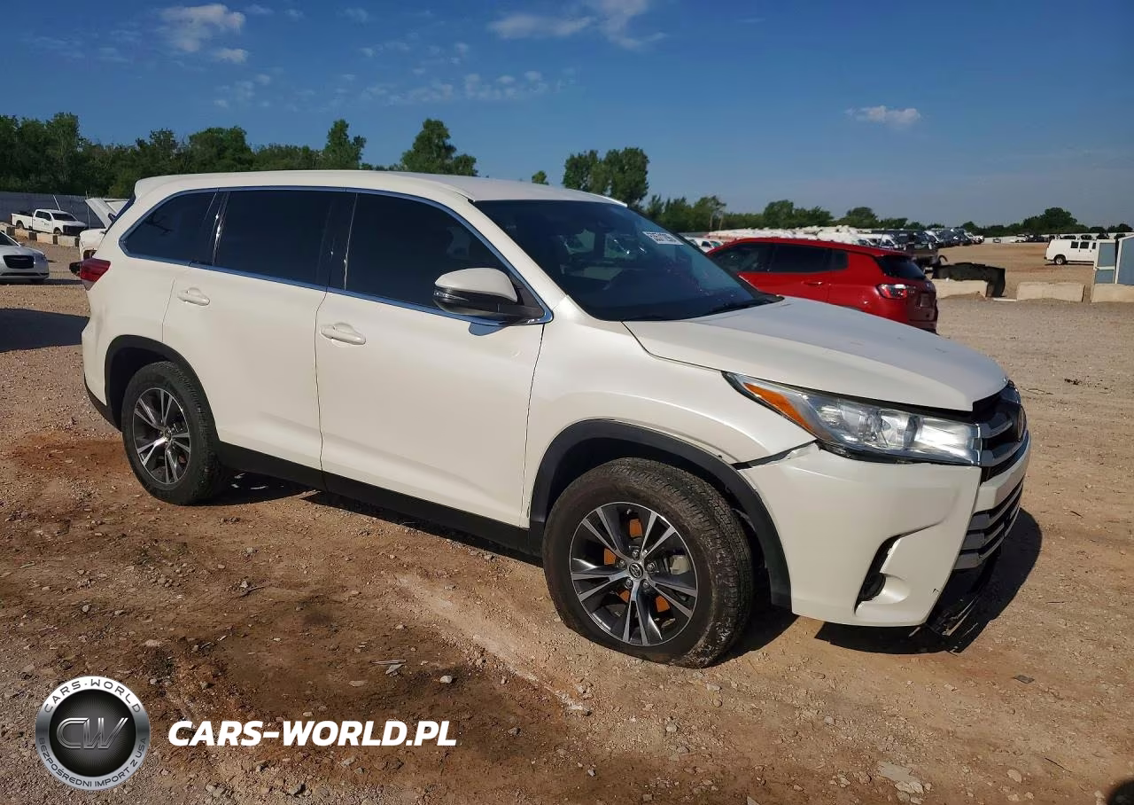 2019 Toyota Highlander Le VIN:5TDZARFH9KS043130 - 4