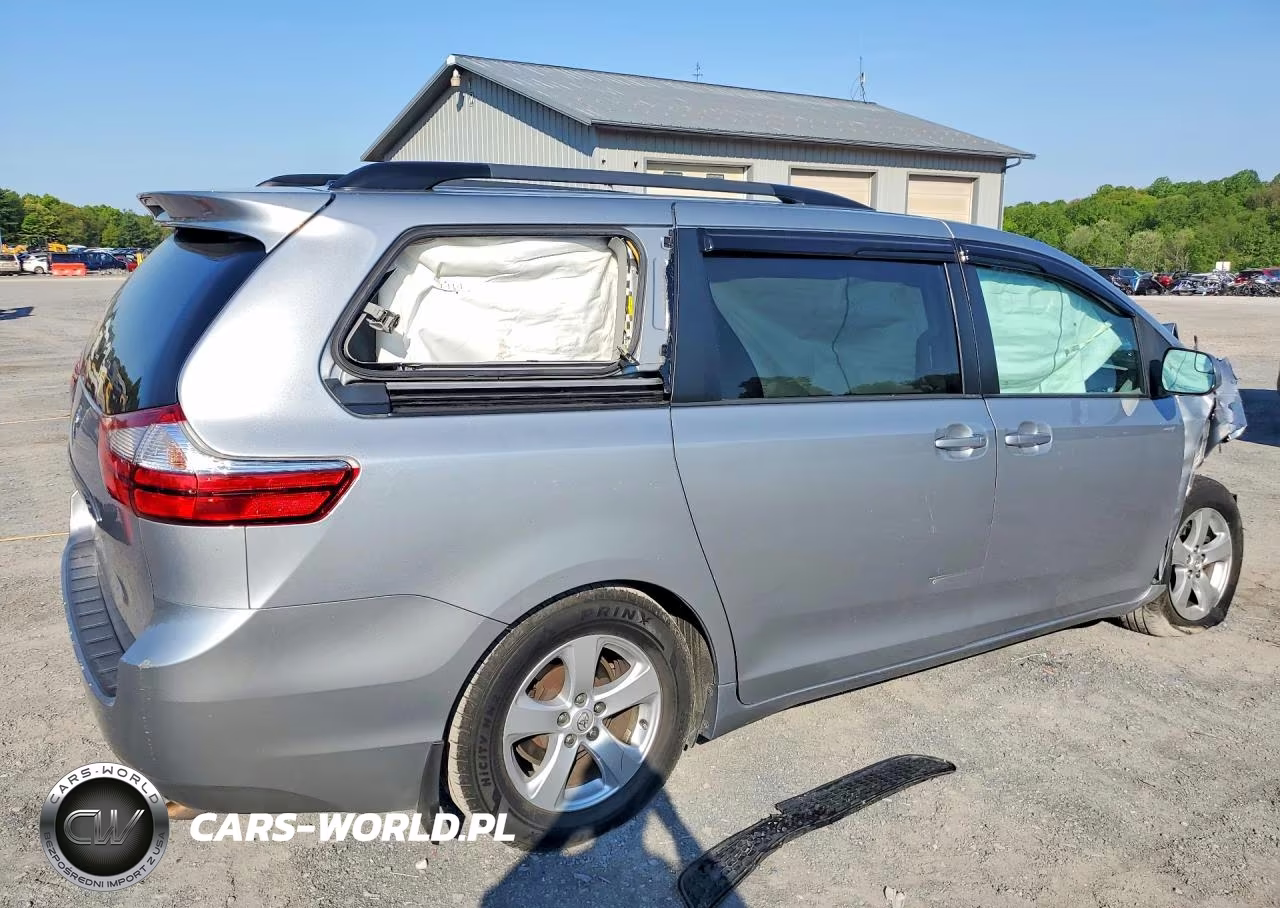 2015 Toyota Sienna Le VIN:5TDKK3DC4FS603757 - 3