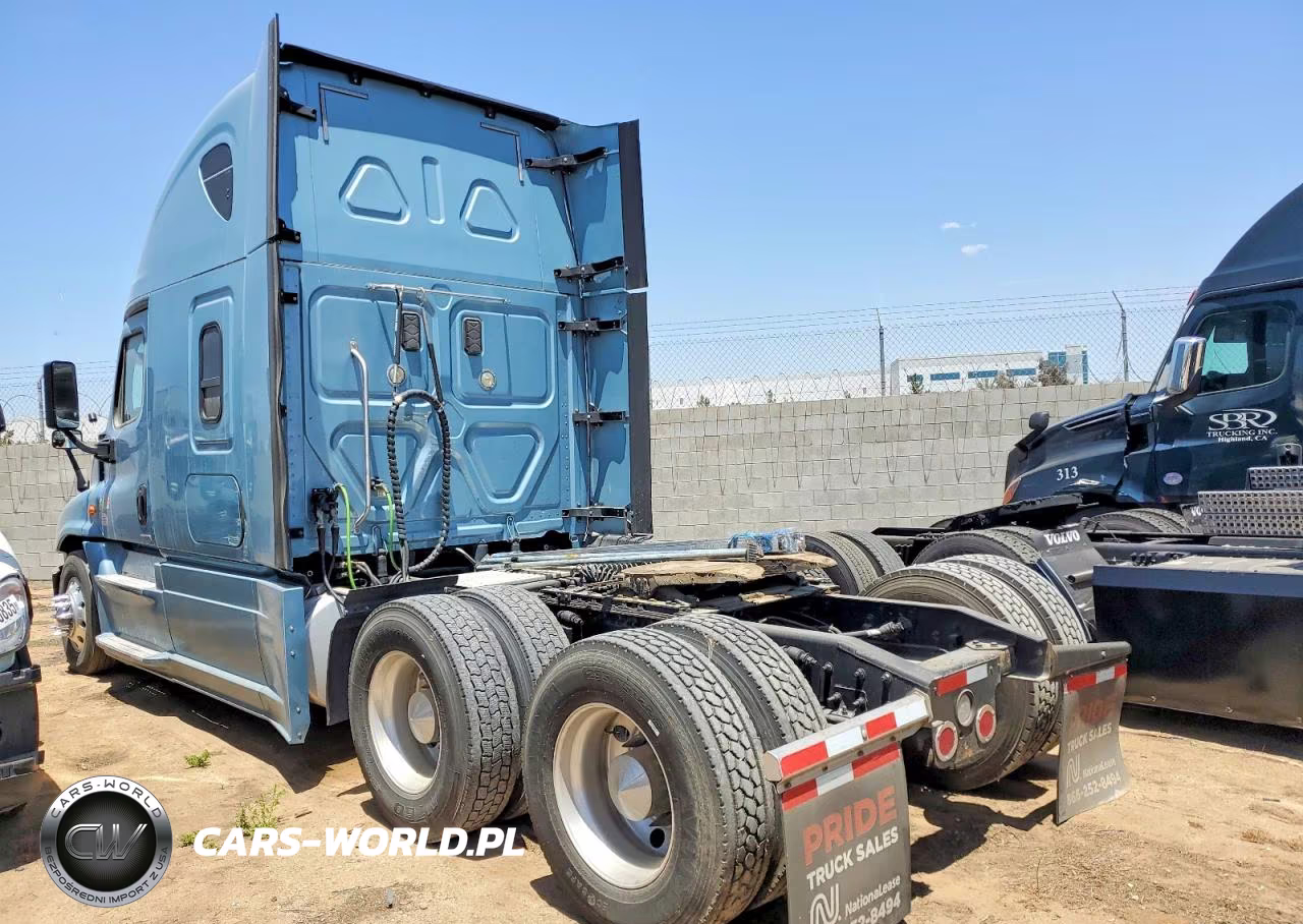 2017 Freightliner Cascadia 125 VIN:3AKJGLDR6HSHR5690 - 3